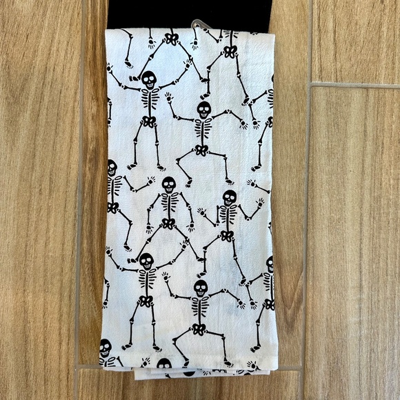 Halloween Ghost & Skeleton Kitchen Hand Towels - Picture 7 of 11